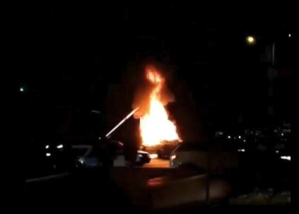 В Пятигорске «четырнадцатая» протаранила фонарный столб и загорелась. Видео